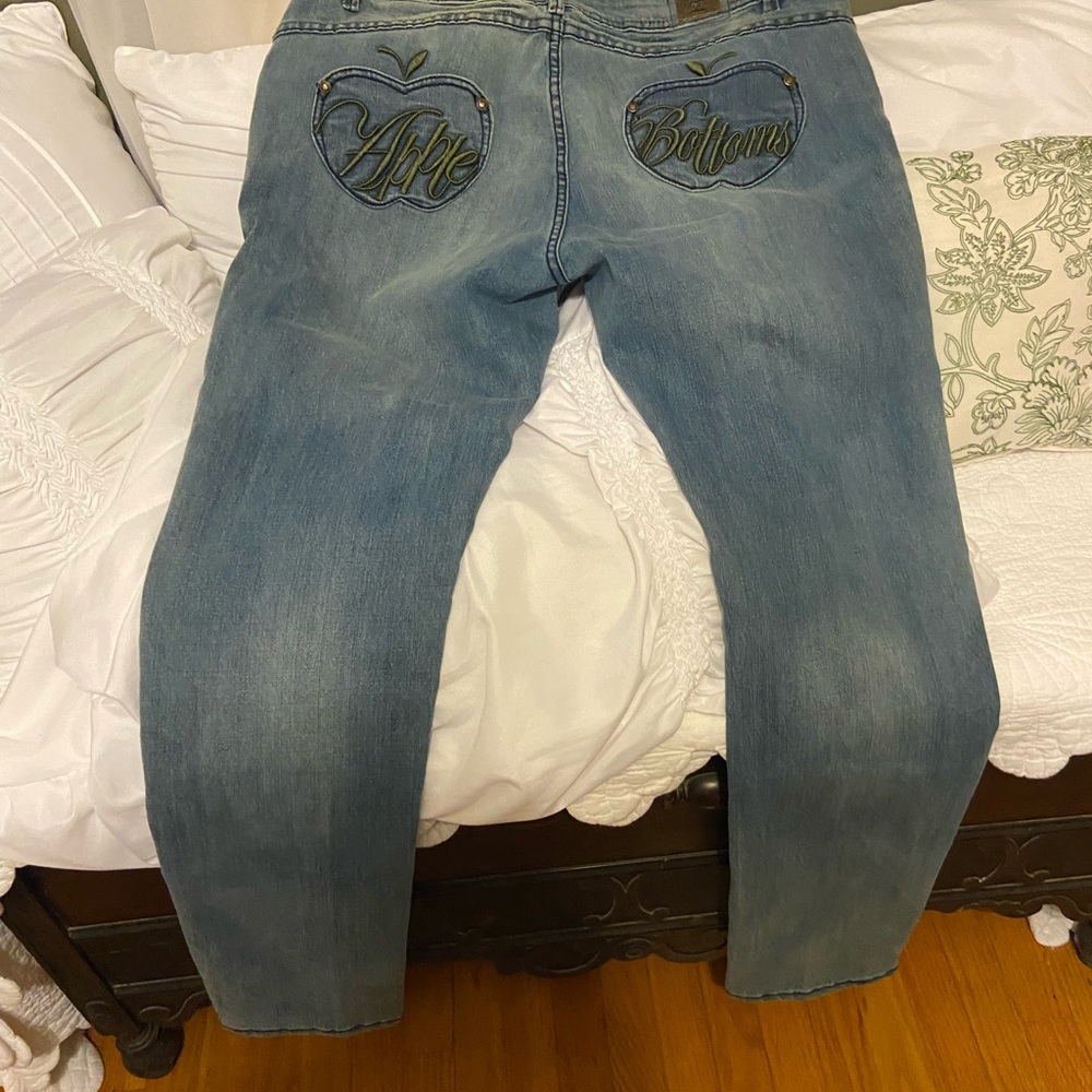 Women’s jeans.